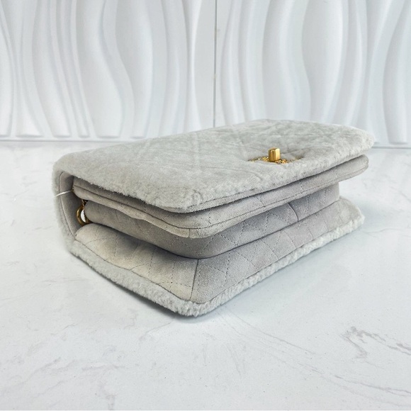 CHANEL Shearling CC Chain Flap Bag Grey Gold Hardware - Picture 14 of 16